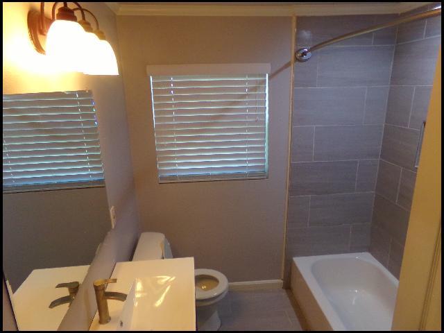 Building Photo - 305 W I Ave