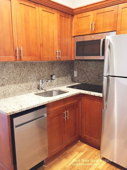 Building Photo - 429 Marlborough St