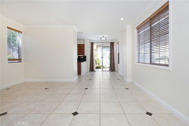 Building Photo - 201 Las Flores
