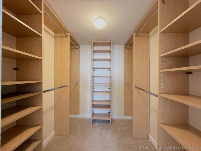 Building Photo - 5600 N Flagler Dr
