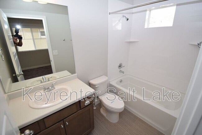 Building Photo - 214 E Allegheny Pl