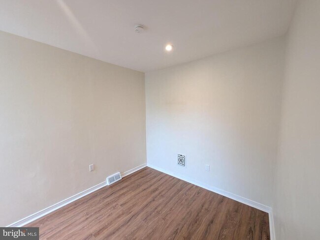 Building Photo - 5609 Walton Ave
