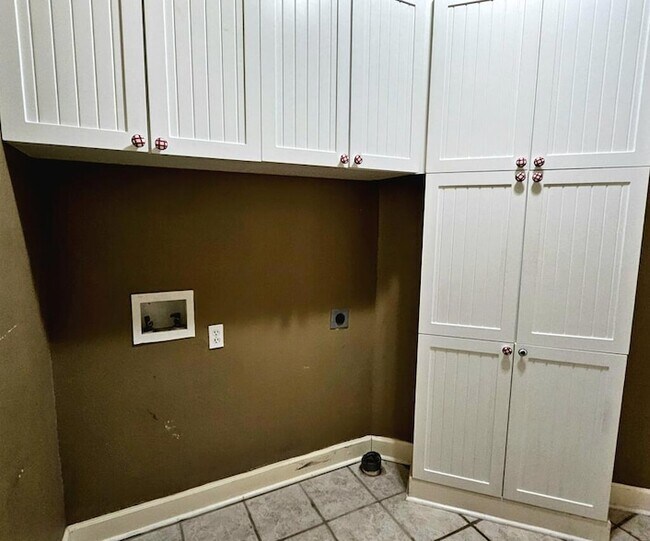 Building Photo - 366 Bellingham Dr
