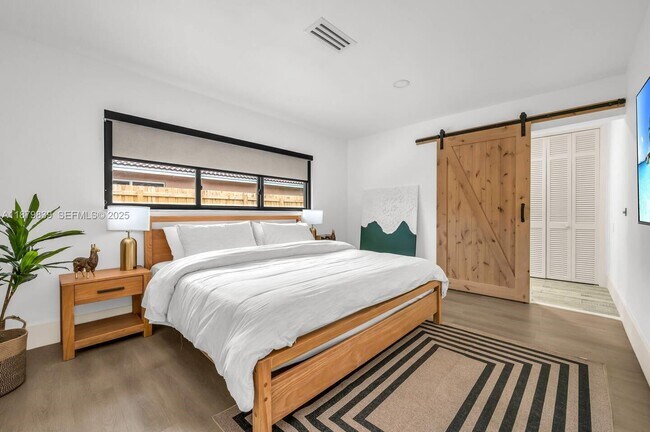 Building Photo - 5250 NE 15th Ave