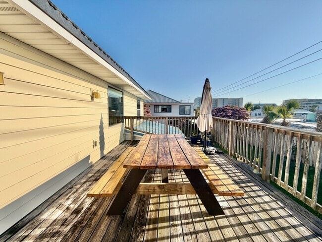 Building Photo - 723 Sailfish Dr