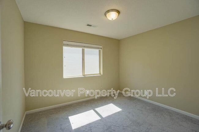 Building Photo - 2217 NE 94th Ct