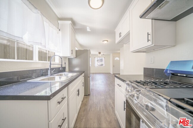 Building Photo - 7510 Avalon Blvd