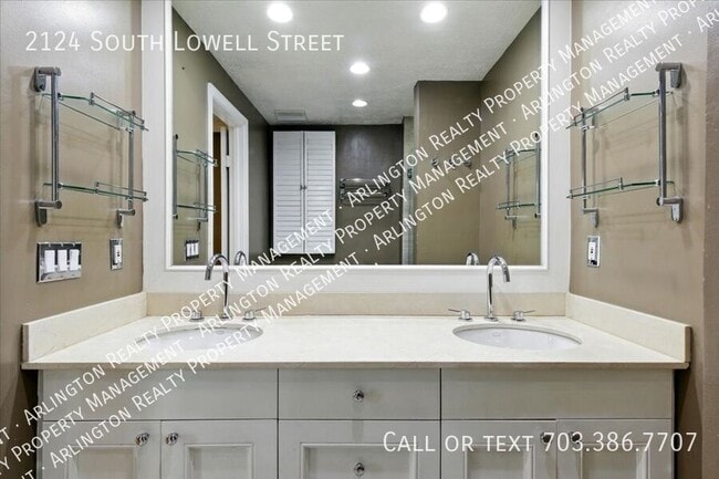 Building Photo - 2124 S Lowell St
