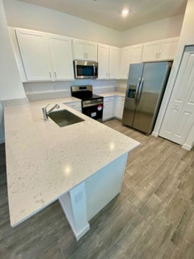 Building Photo - Brand new Townhome centrally located in La...