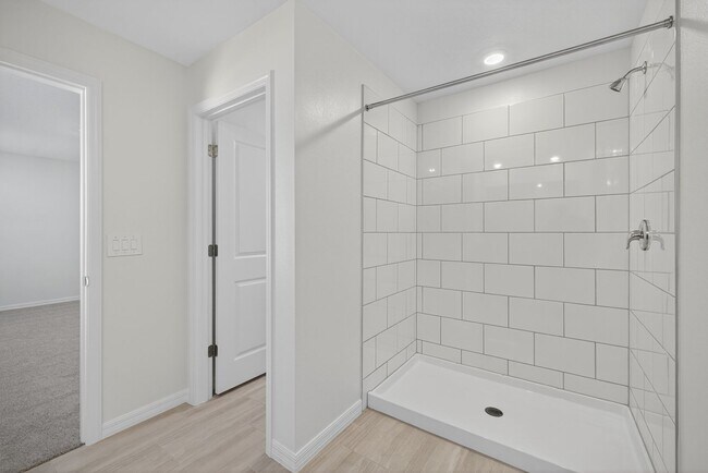 Building Photo - Brand-new 5 Bed now Available!