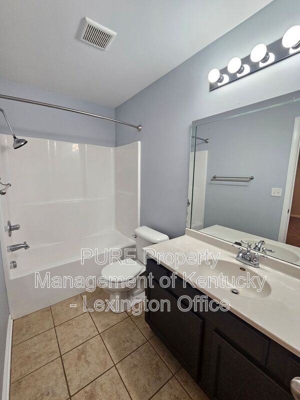 Building Photo - 688 Estrella Dr