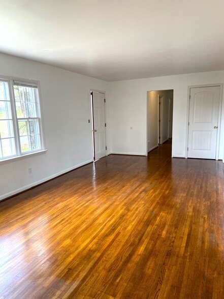 Building Photo - 1826 Eastridge Dr