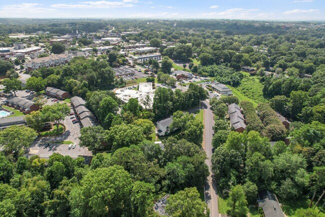 Building Photo - 1 Bed, 1 Bath Furnished Apartment  – Great Location & Amenities! Flexible Lease Terms Available