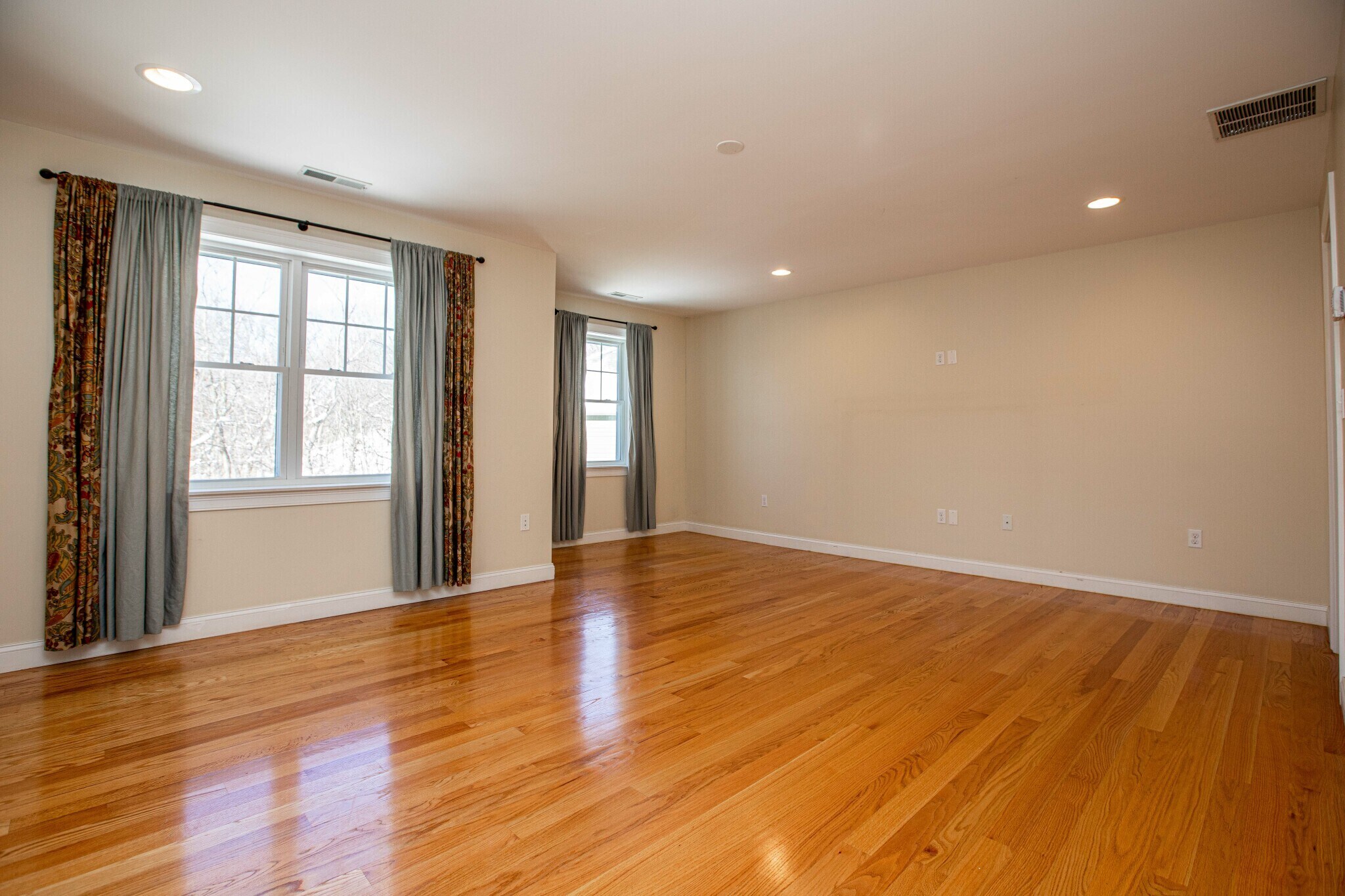 Building Photo - 8 Summer Hill Cir