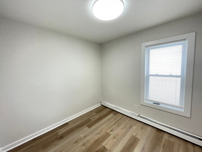 Building Photo - 124 Beech St