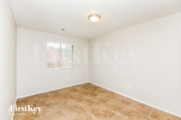 Building Photo - 1301 Chase Trail