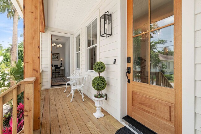 Building Photo - 30 W Castillo Dr