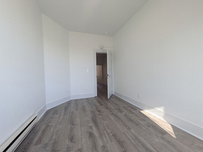 Building Photo - 632