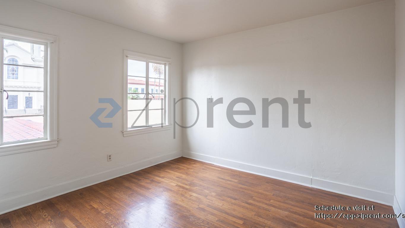 Building Photo - 1390 E Santa Clara St