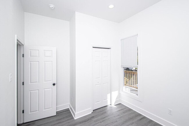 Building Photo - Timeless Elegance with Modern Upgrades – Stunning 3-Bedroom Little Rock Home!