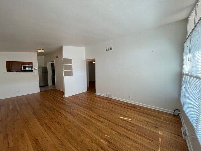 Building Photo - Charming 2 Bed, 1 Bath Duplex in Aurora