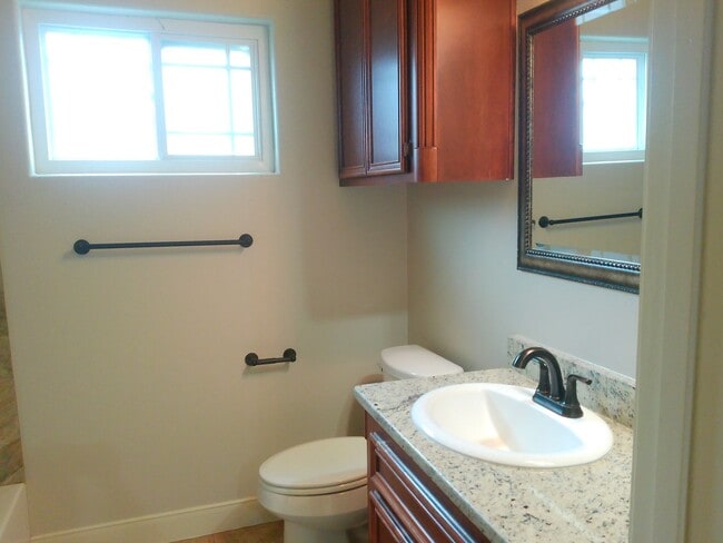 Building Photo - 4 Bedroom 3 Bath on the Island