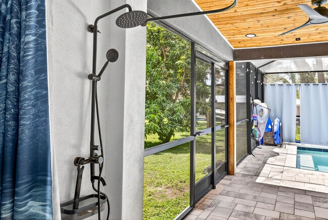 Building Photo - 319 Brentwood Dr