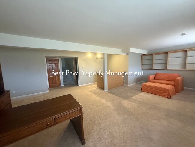 Building Photo - Charming 2-Bed Townhome in North Evergreen!
