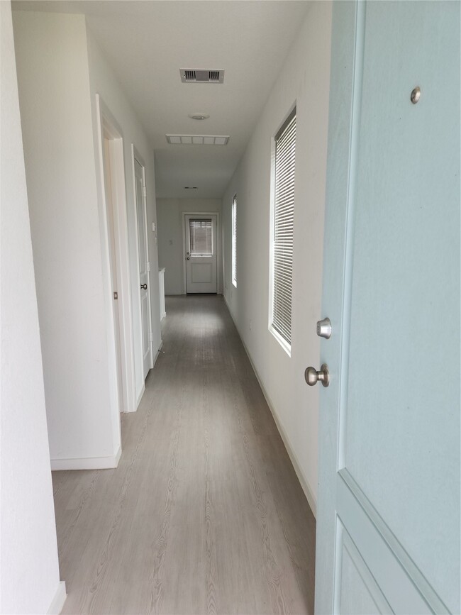 Building Photo - 18242 Via Aurelia Dr