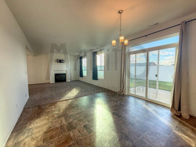 Building Photo - Spacious Airway Heights Home