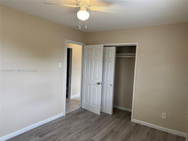Building Photo - 2352 NW 13th Ct
