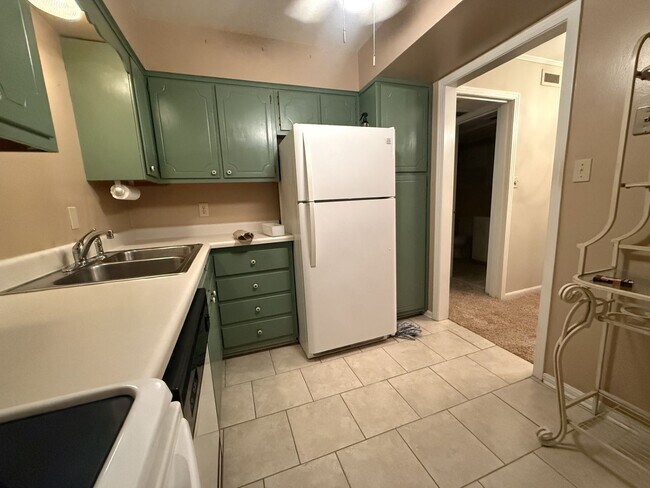 Building Photo - 2724 Whitney Pl