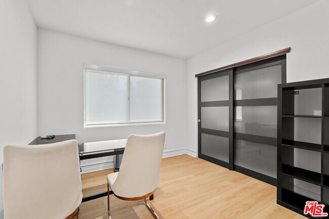 Building Photo - 3677 Eddingham Ave