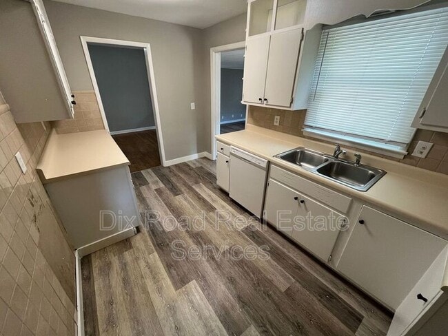 Building Photo - 609 Gladys Dr
