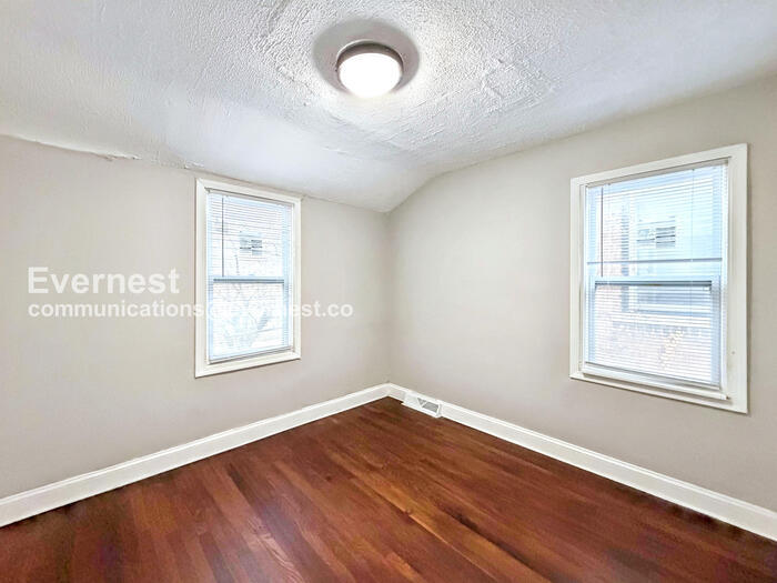 Building Photo - 2032 Kendall St