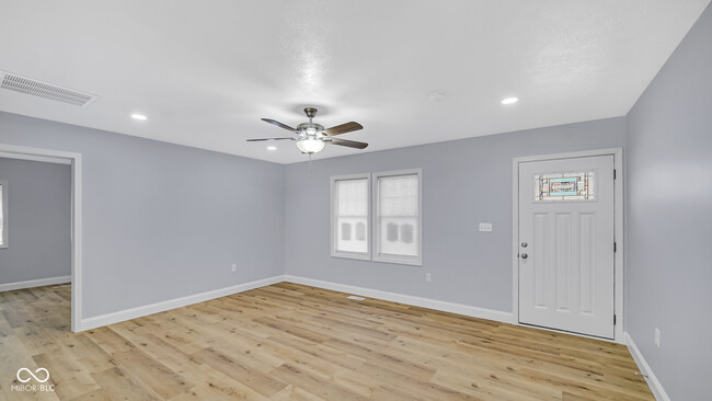 Building Photo - 3925 N Drexel Ave