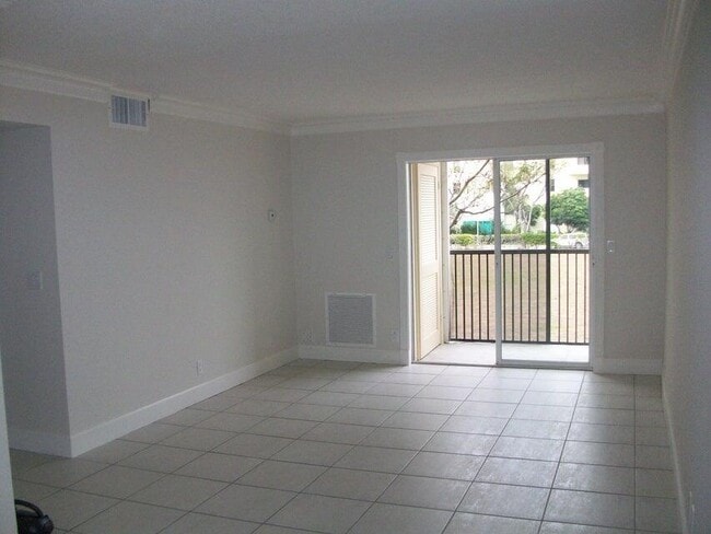 Building Photo - 1527 S Flagler Dr