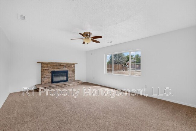 Building Photo - 823 San Lorenzo Ave NW