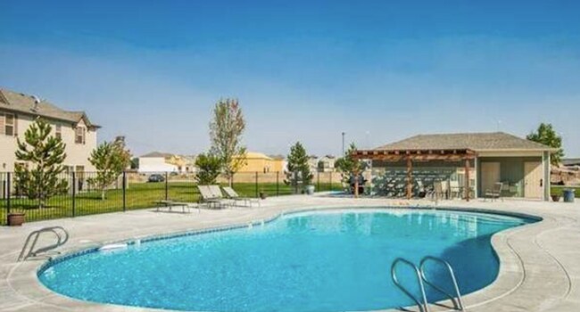 Building Photo - 3bed/2.5 bath Townhome in Boise w/2 Car Garage, Community Pool & Fitness Center