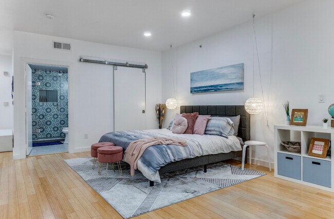 Building Photo - 1111 S Akard-2051