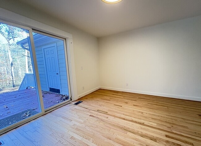 Building Photo - Fabulous 3 Br Townhome  For Rent