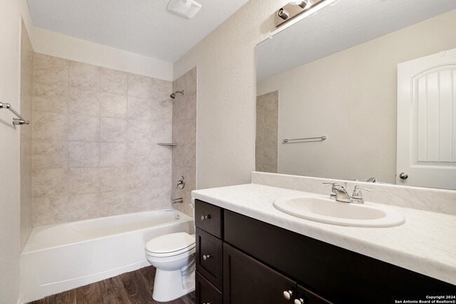 Building Photo - 2850 Lindenwood Run