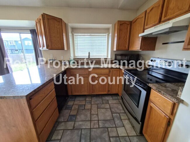 Building Photo - 510 E 300 S