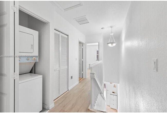 Building Photo - 1820 SW 89th Terrace
