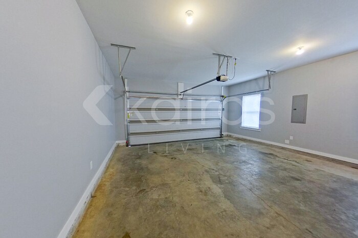 Building Photo - 1389 Old Rd