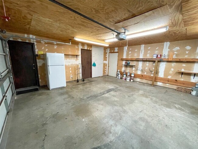 Building Photo - 1714 Crescent Dr