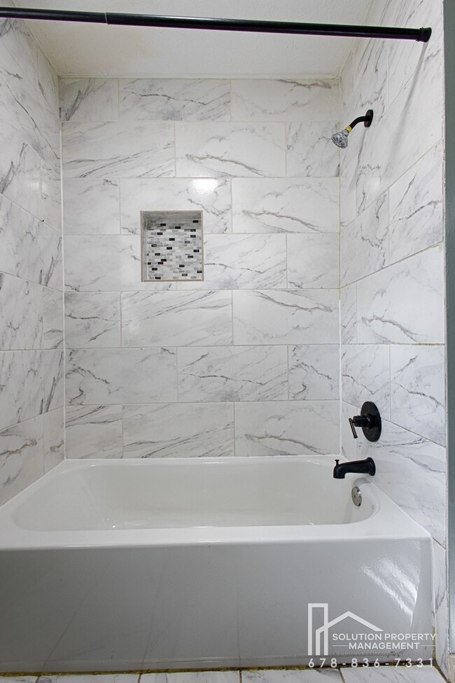 Building Photo - 4979 Paris Ave