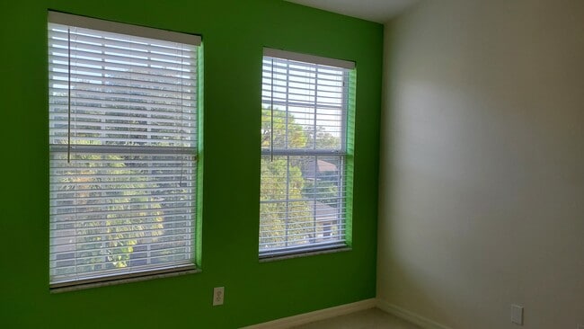 Building Photo - 3013 Pointeview Dr