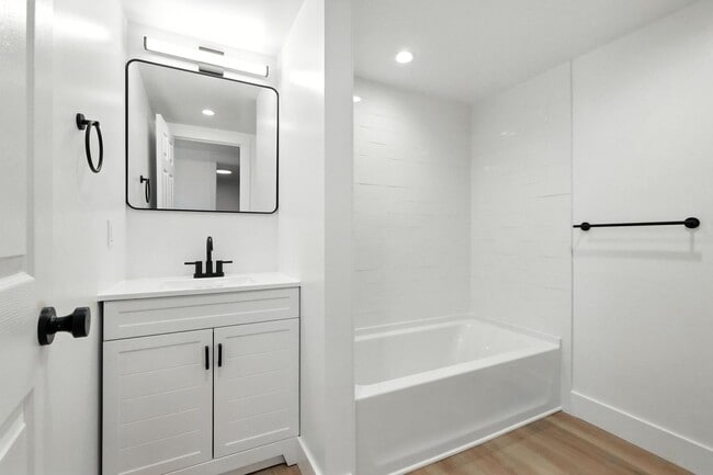 Building Photo - Downtown Sharpsburg New Remodel - 3 Bed, 2...