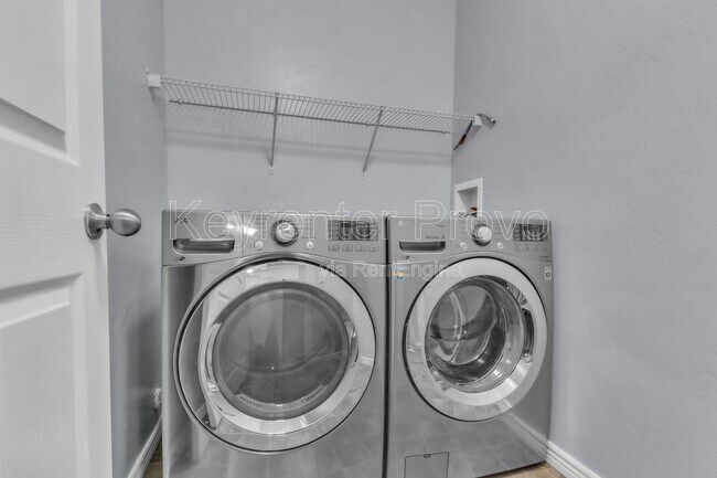 Building Photo - 2004 Churchill Dr